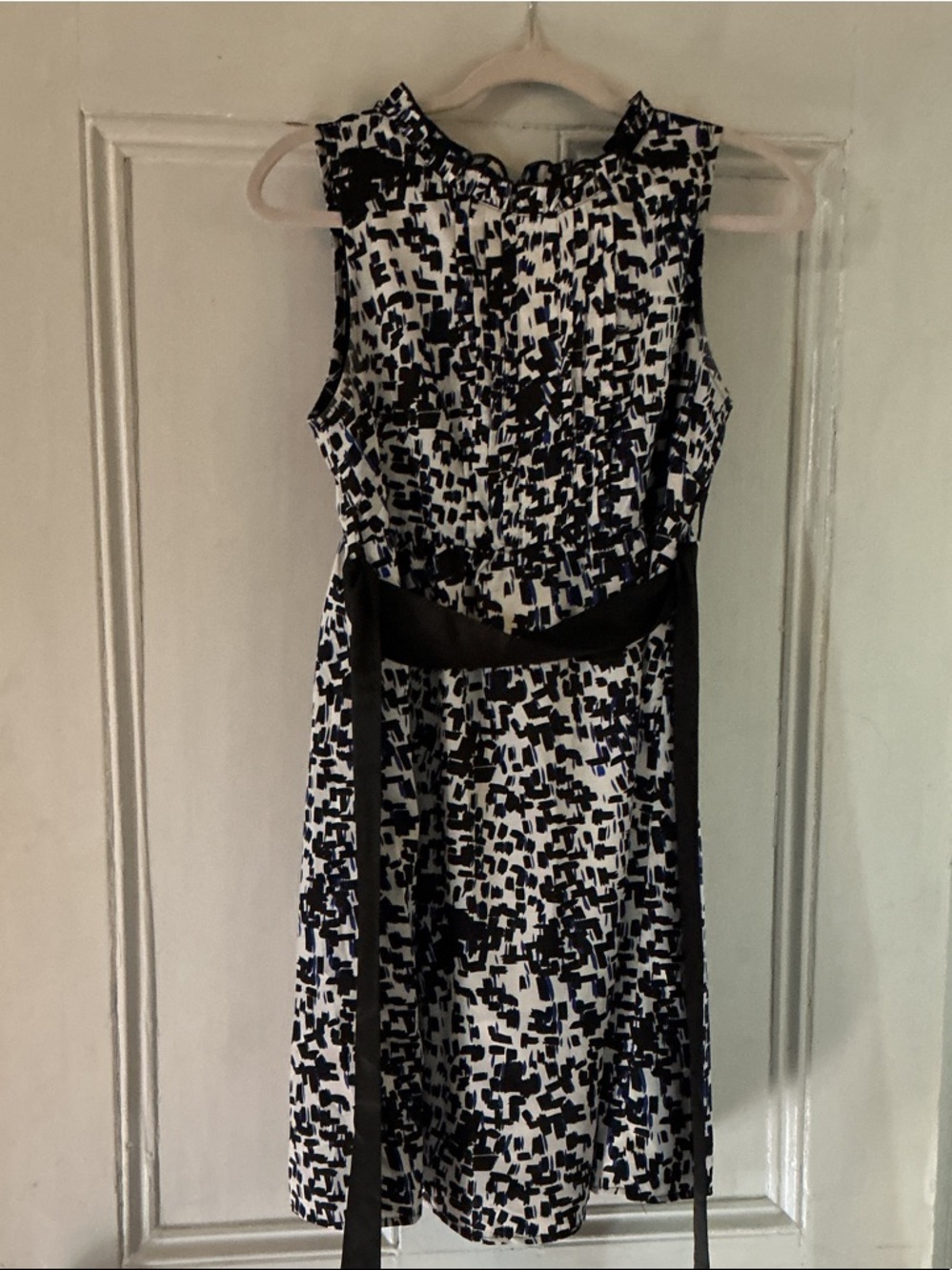 Black and White Patterned Sleeveless Dress with Waist Tie